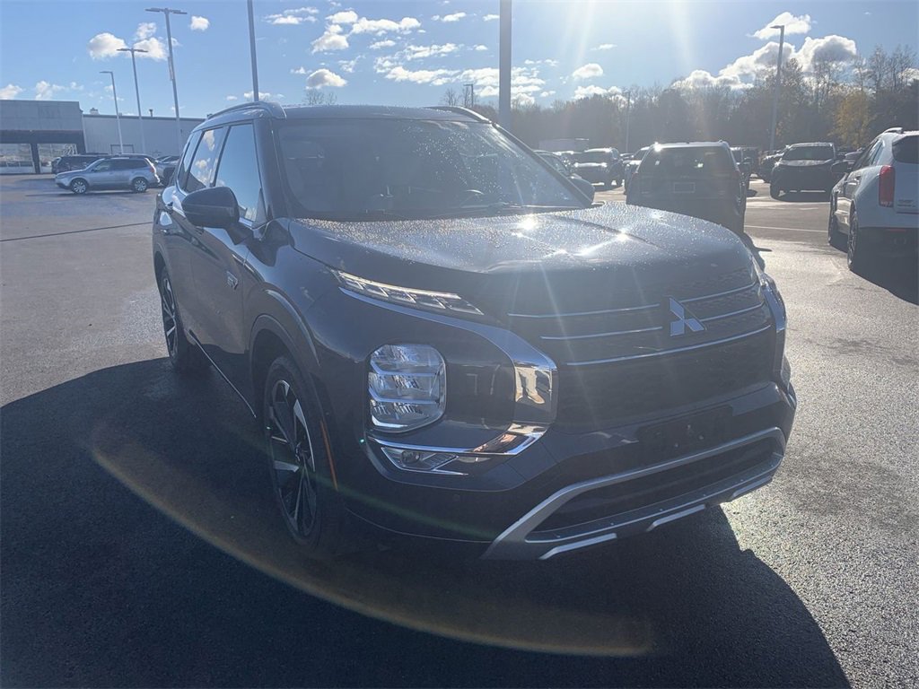 Used 2024 Mitsubishi Outlander SEL image 1