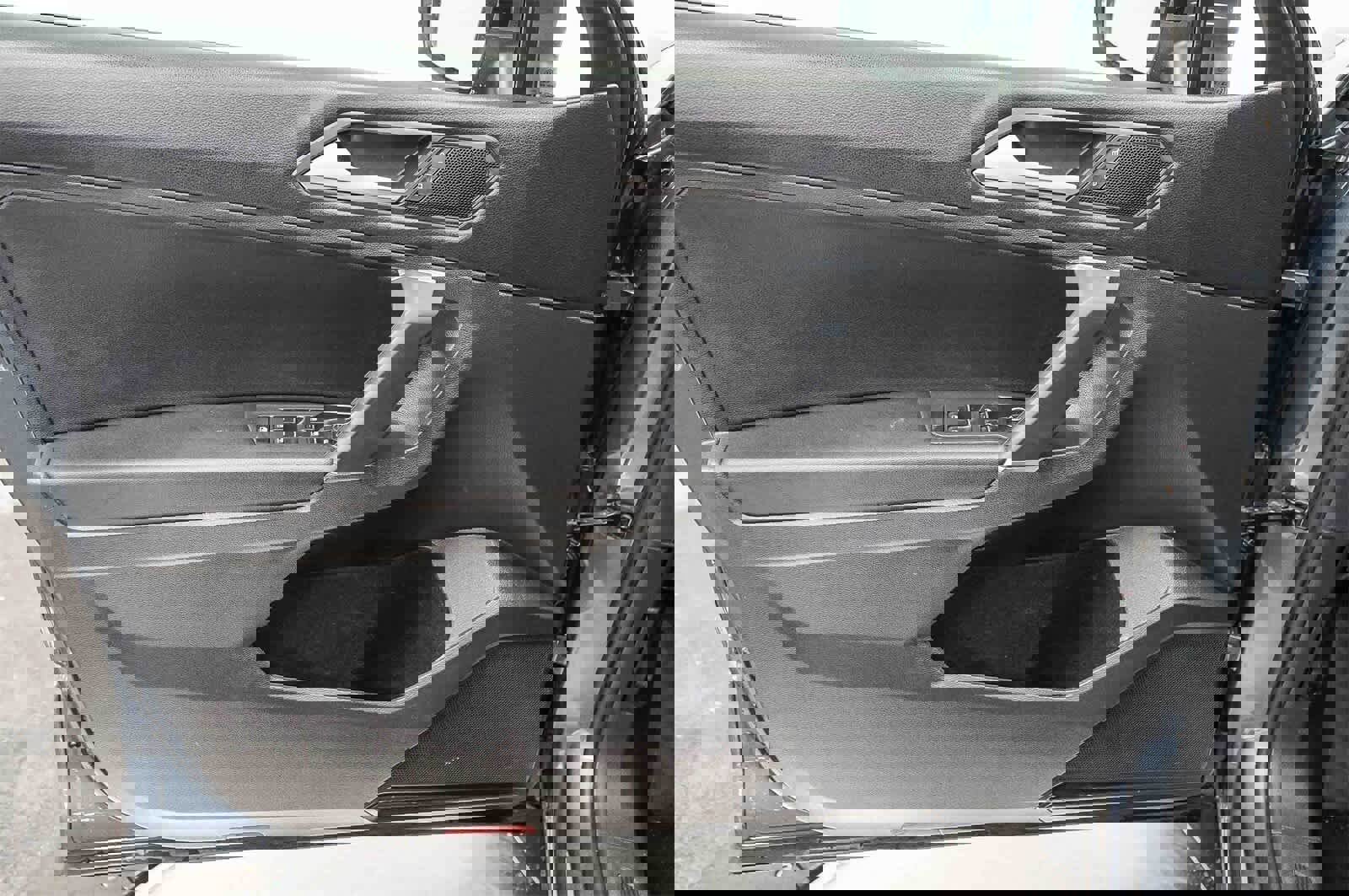 Used 2020 Volkswagen Tiguan SE image 21