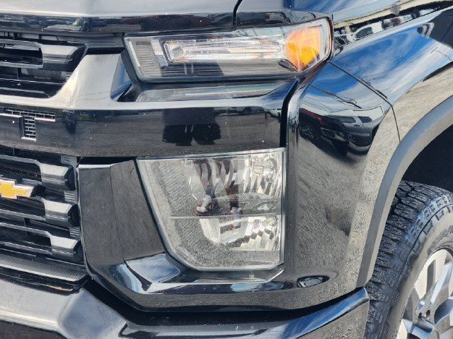 Used 2022 Chevrolet Silverado 2500 Custom w/ Custom Value Package AWD/4WD image 9