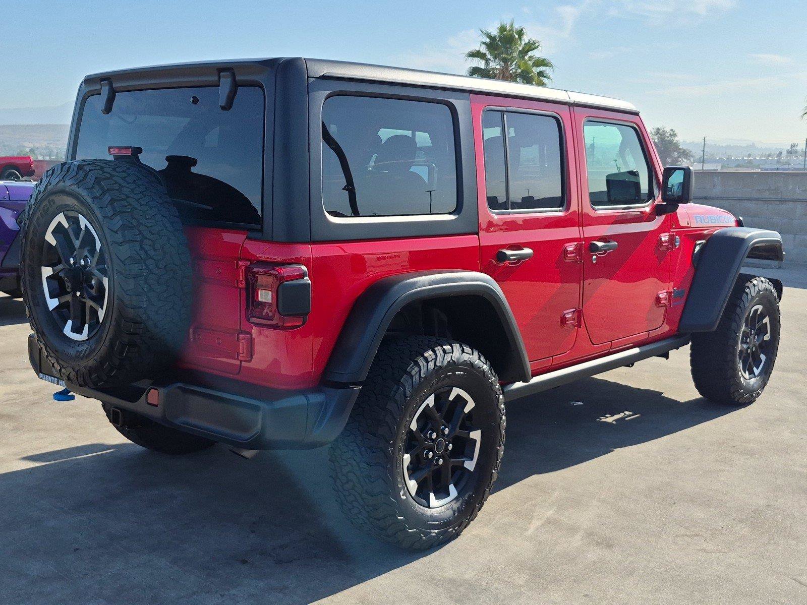 Certified 2025 Jeep Wrangler Unlimited Rubicon 4xe w/ Convenience Group AWD/4WD image 7