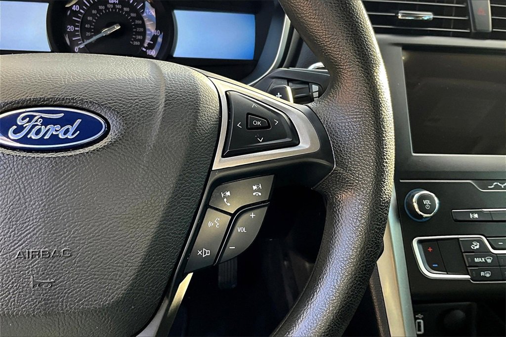Used 2019 Ford Fusion SE image 17