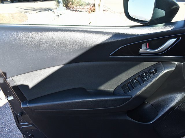 Used 2016 MAZDA MAZDA3 i Touring image 19