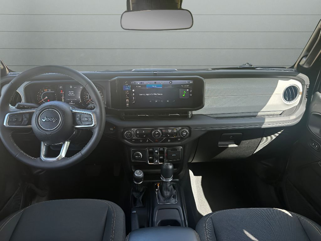 Used 2025 Jeep Wrangler Unlimited Sahara AWD/4WD image 15