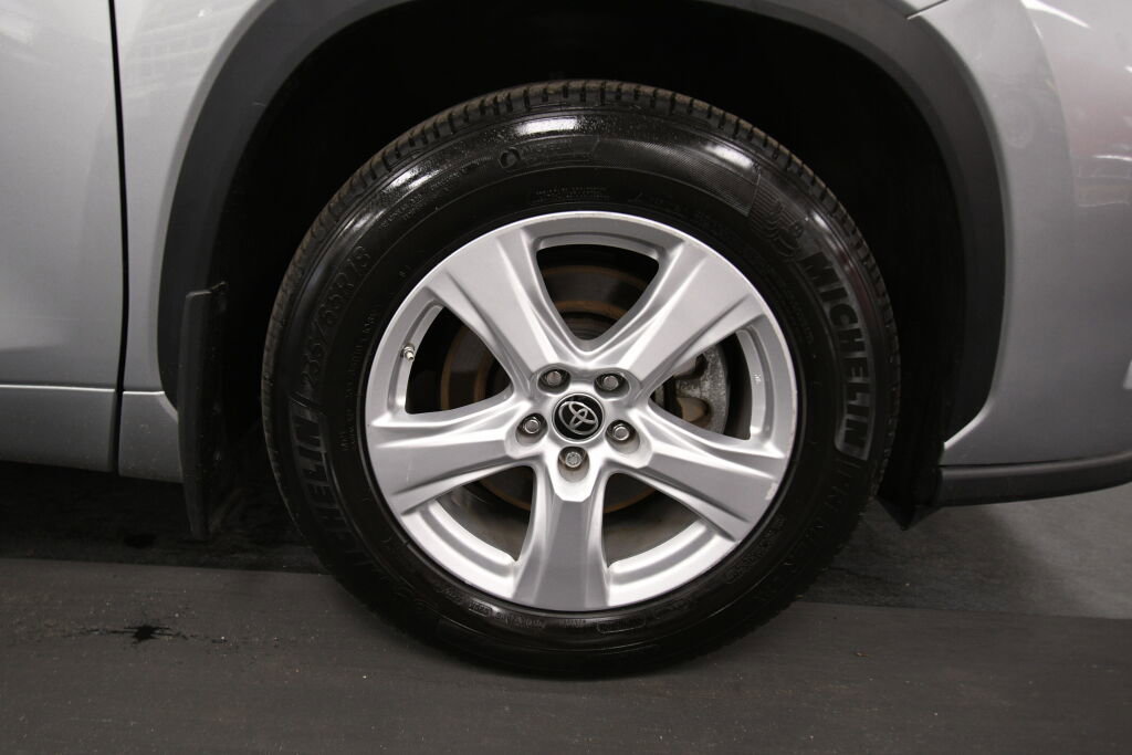 Used 2023 Toyota Highlander L FWD image 31