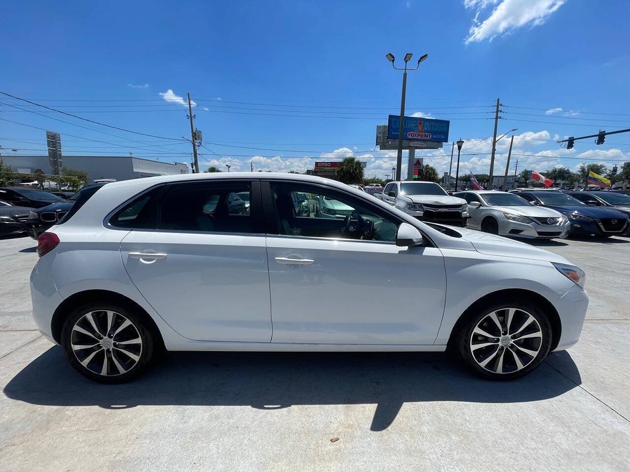 Used 2019 Hyundai Elantra GT FWD image 3