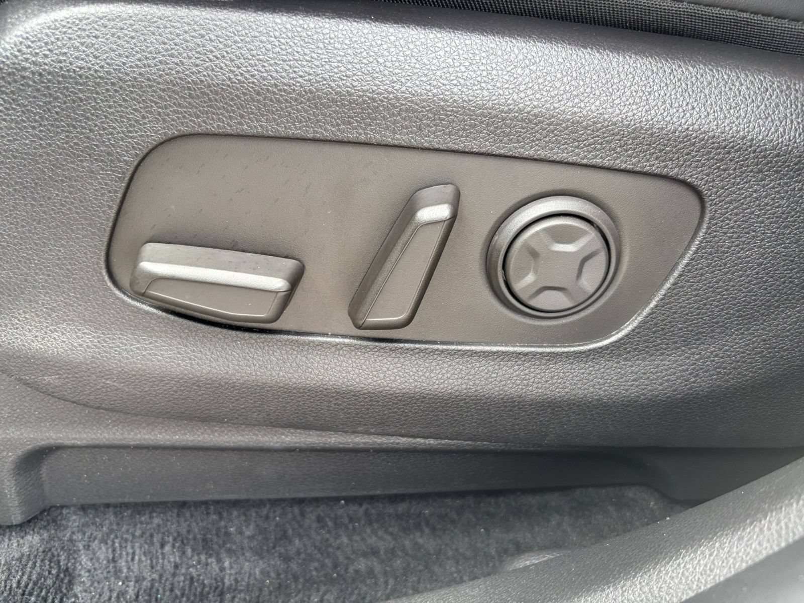 Used 2026 Kia Carnival FWD image 23