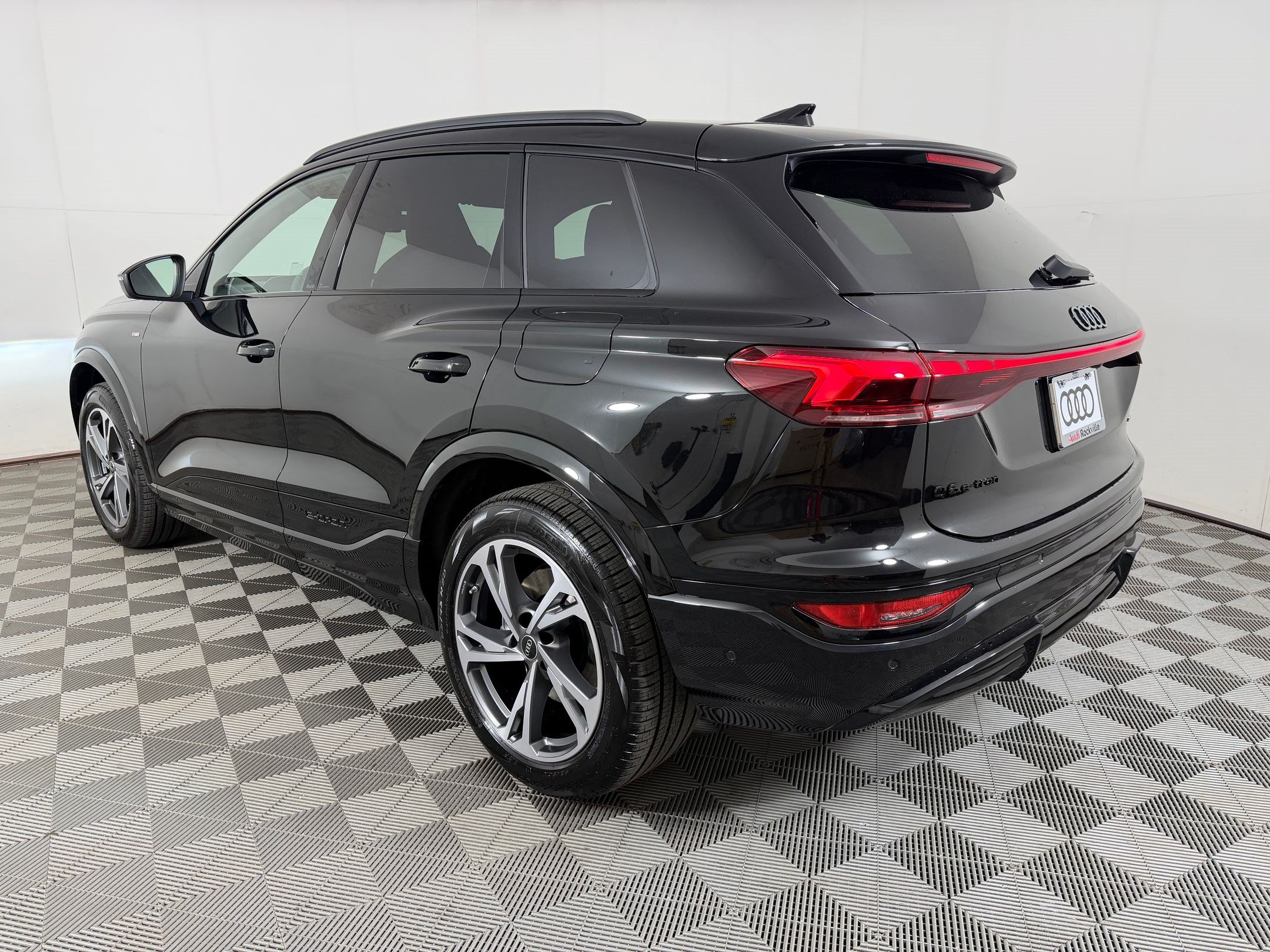 New 2027 Audi Q6 e-tron Premium Plus AWD/4WD image 3