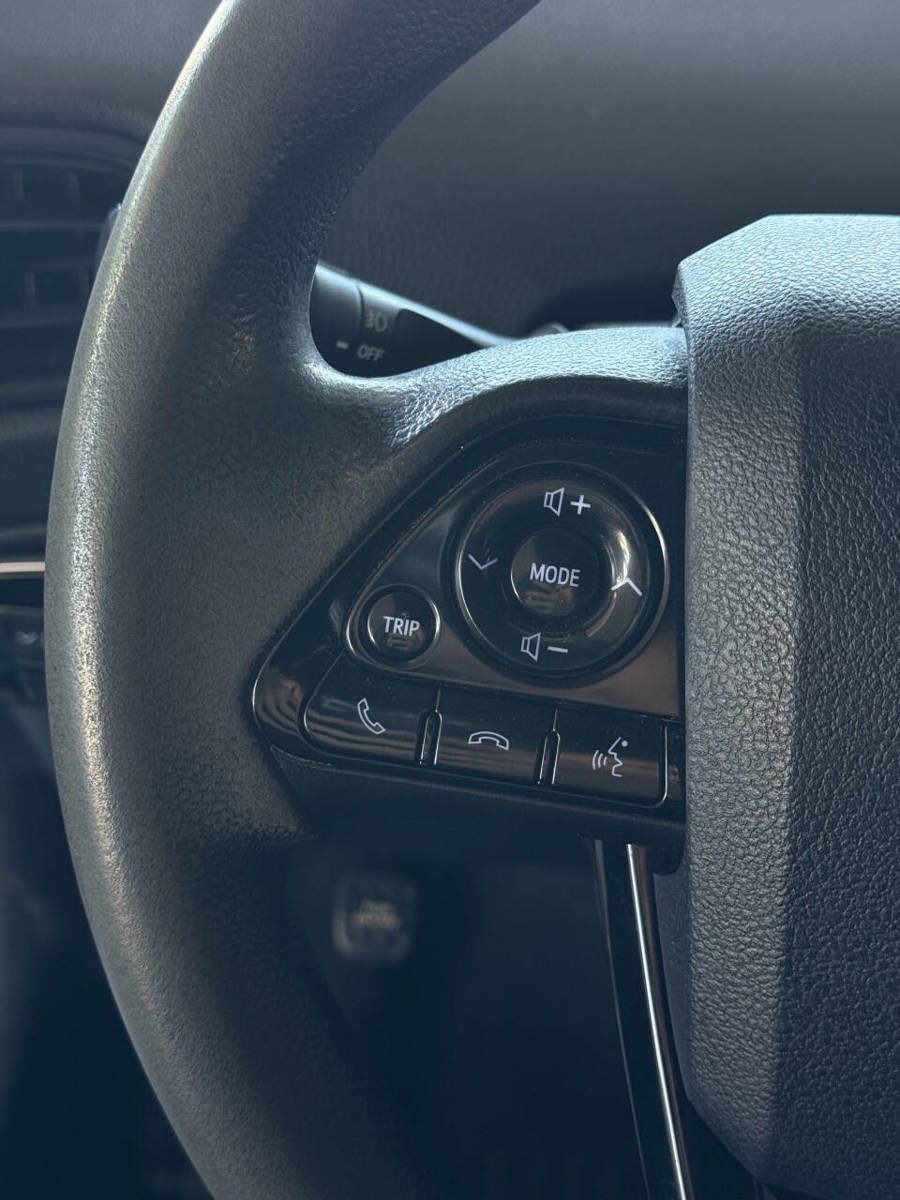 Used 2021 Toyota Prius LE AWD/4WD image 33