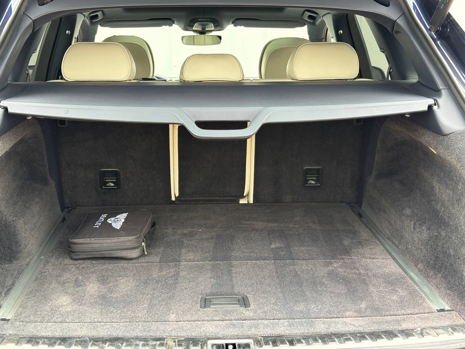 Used 2019 Bentley Bentayga AWD/4WD image 49