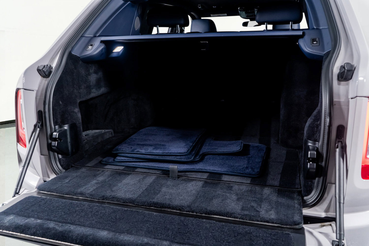 Used 2023 Rolls-Royce Cullinan image 52