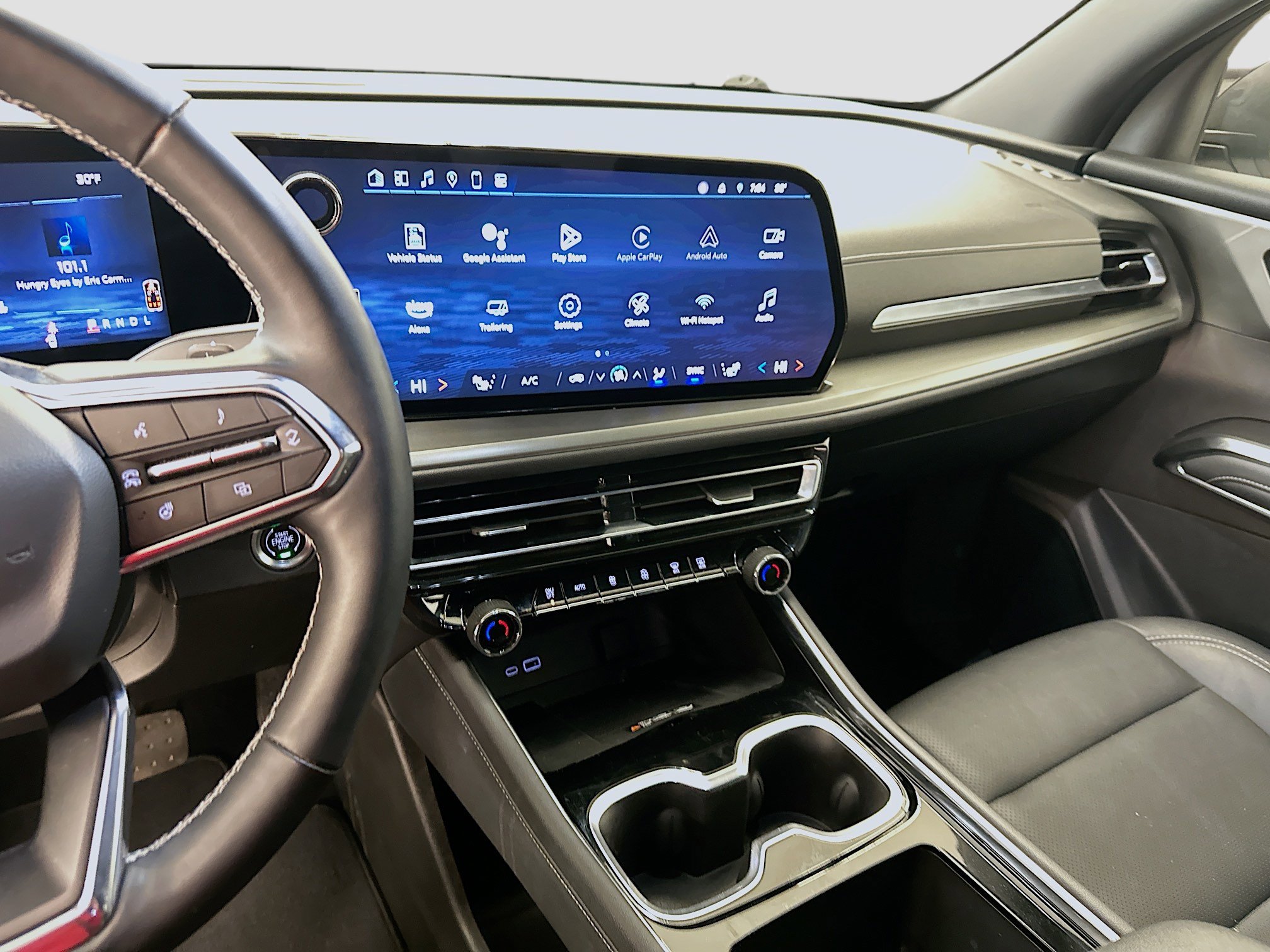 Used 2025 Chevrolet Traverse LT image 26