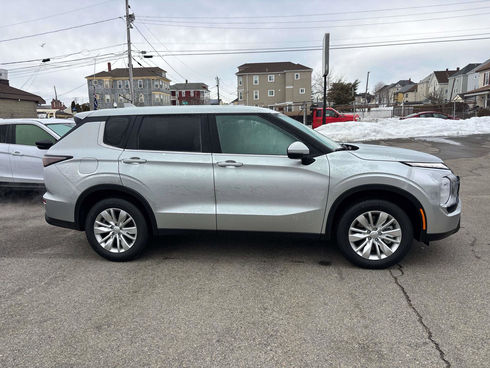 New 2026 Mitsubishi Outlander ES image 3