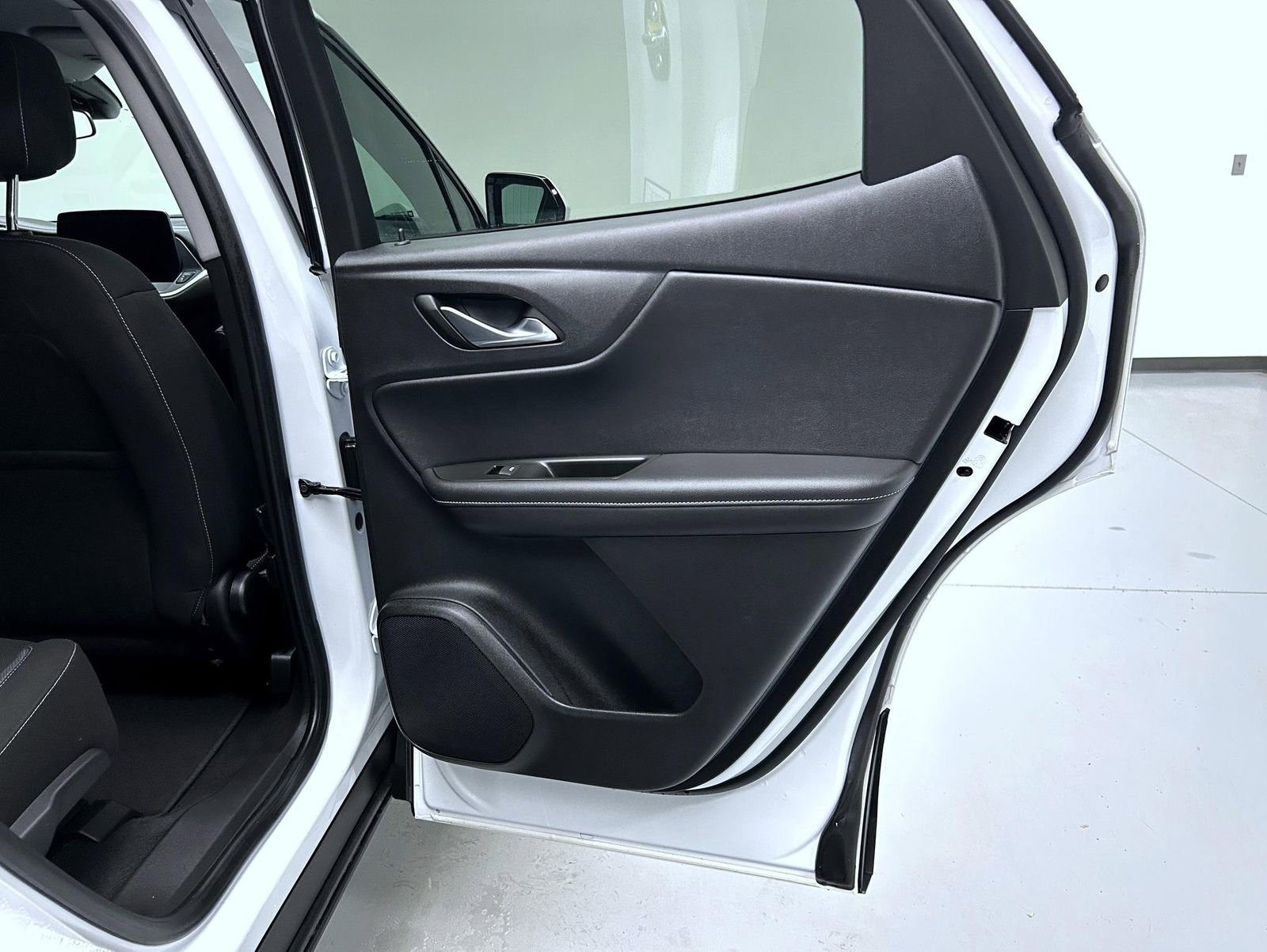 Used 2025 Chevrolet Blazer LT AWD/4WD image 17