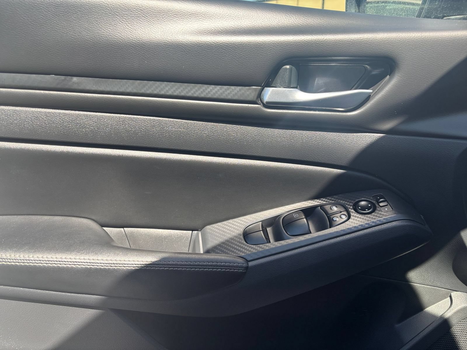 Used 2025 Nissan Altima 2.5 SV FWD image 18