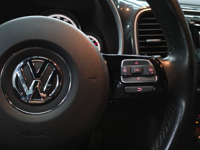 Used 2013 Volkswagen Beetle 2.0T FWD image 19