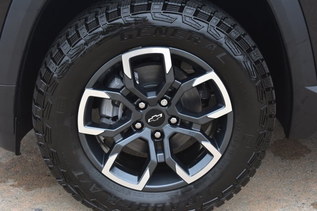 New 2027 Chevrolet Equinox ACTIV w/ Convenience Package III FWD image 11
