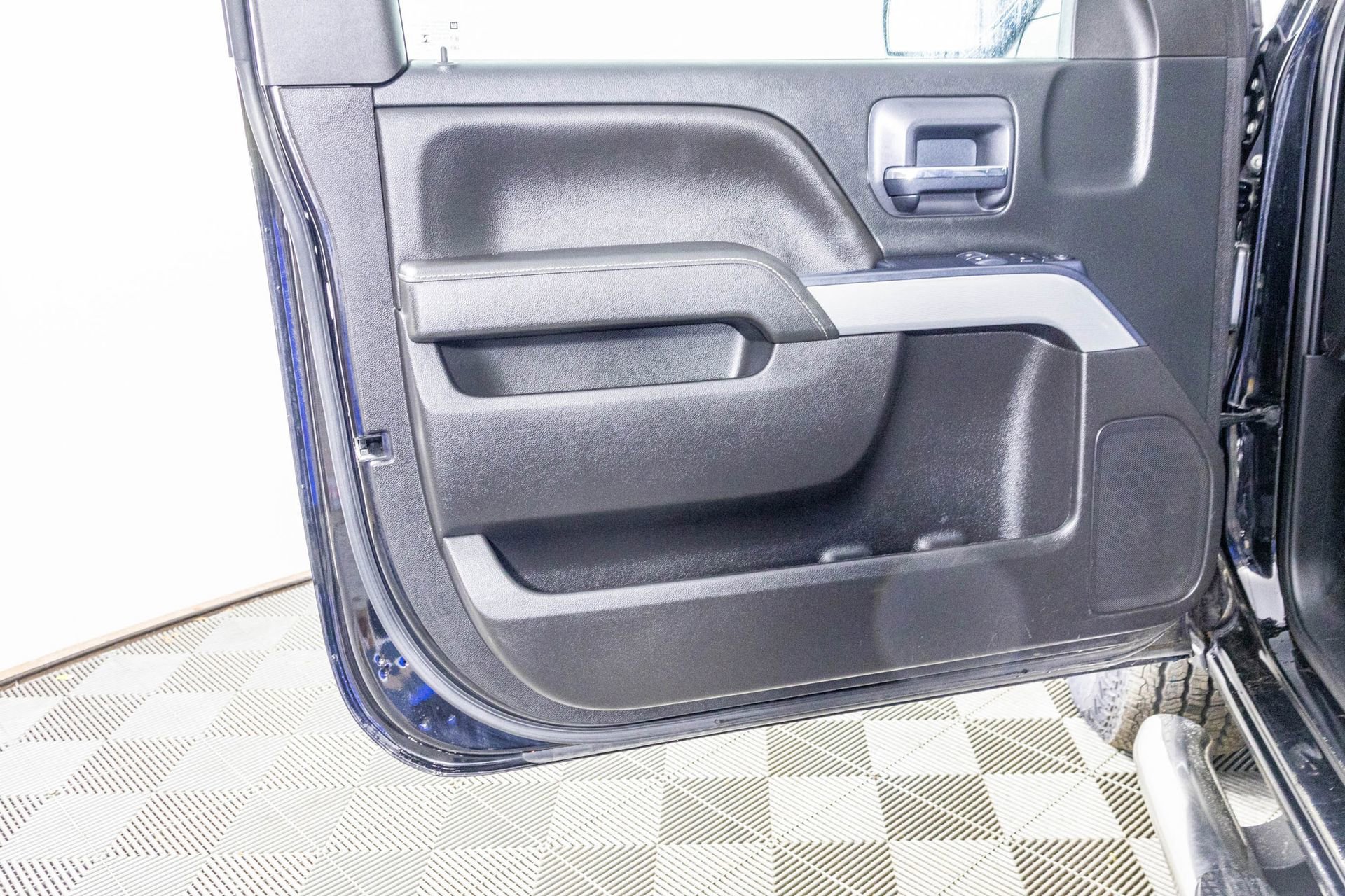 Used 2018 Chevrolet Silverado 1500 LT w/ LT Convenience Package image 32