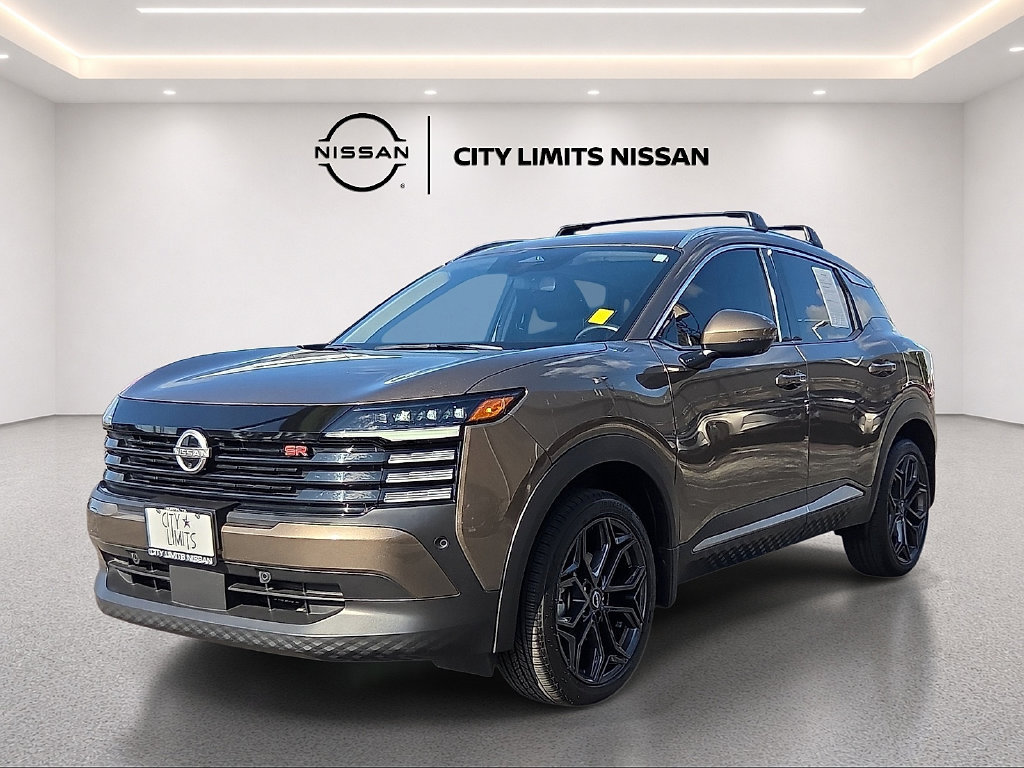 Used 2025 Nissan Kicks SR FWD image 2