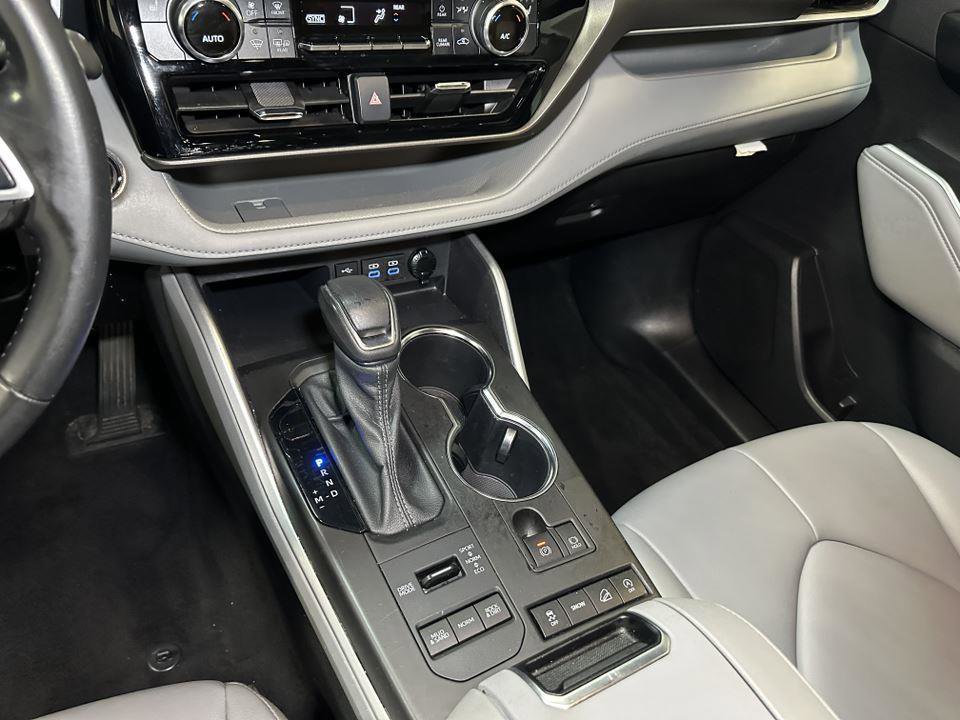 Certified 2022 Toyota Highlander XLE image 29