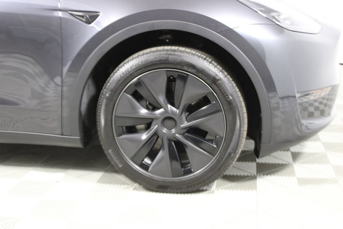 Used 2025 Tesla Model Y Long Range RWD image 32