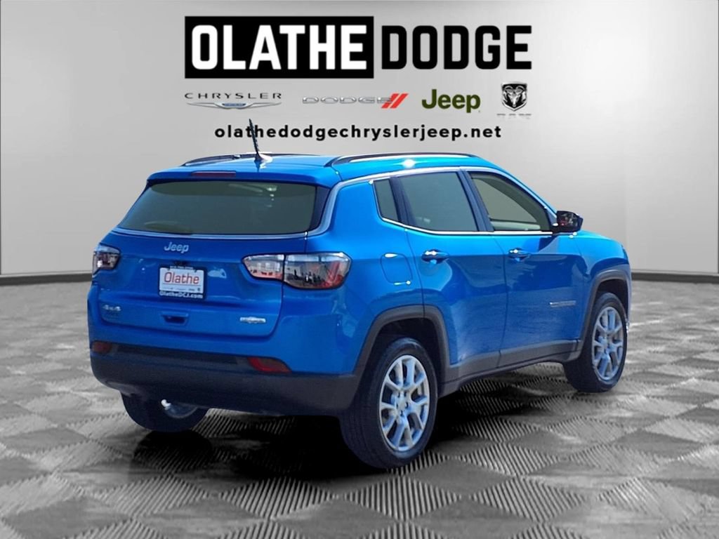 Used 2024 Jeep Compass Latitude w/ Sun and Sound Group AWD/4WD image 29