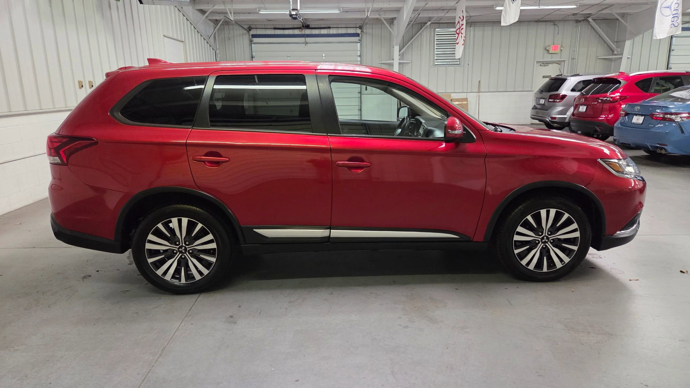Used 2019 Mitsubishi Outlander SE image 9
