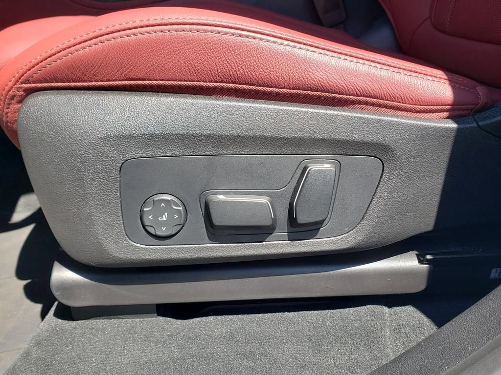 Used 2025 BMW X4 M40i w/ Parking Assistance Package AWD/4WD image 19