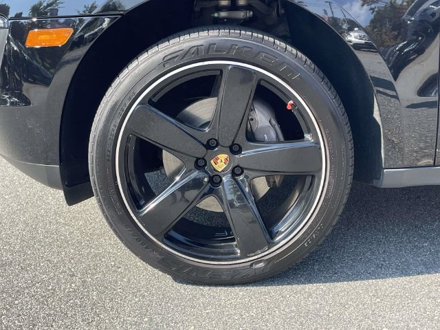 Used 2018 Porsche Macan Sport Edition AWD/4WD image 9