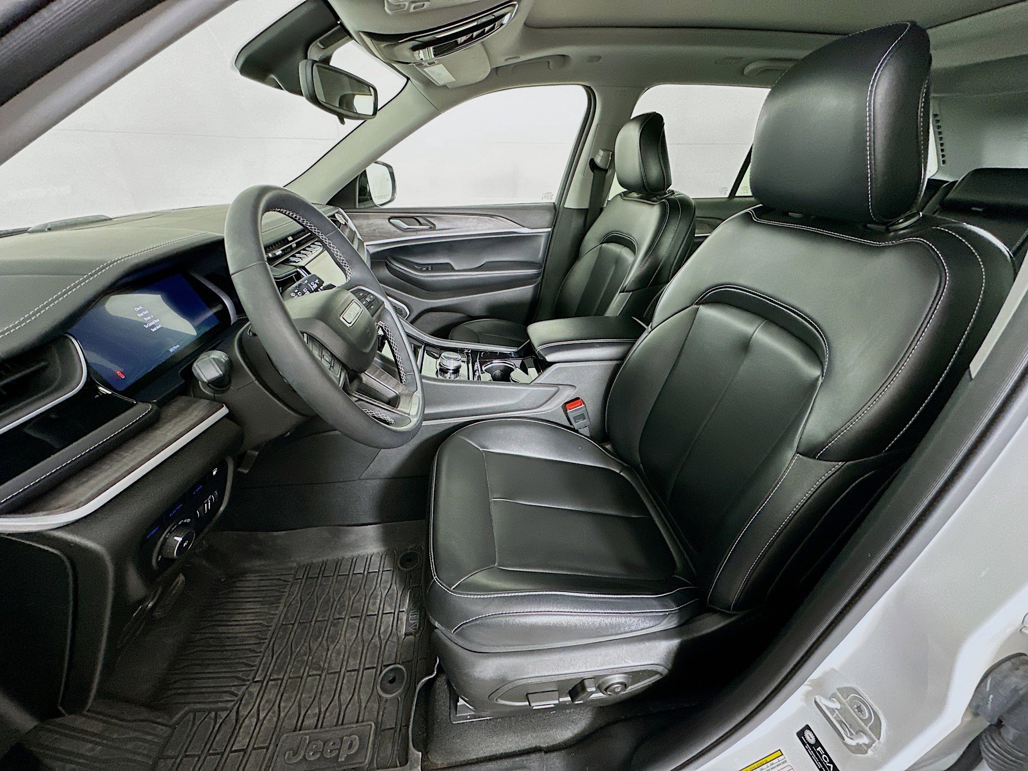Used 2023 Jeep Grand Cherokee 4WD 4xe image 13