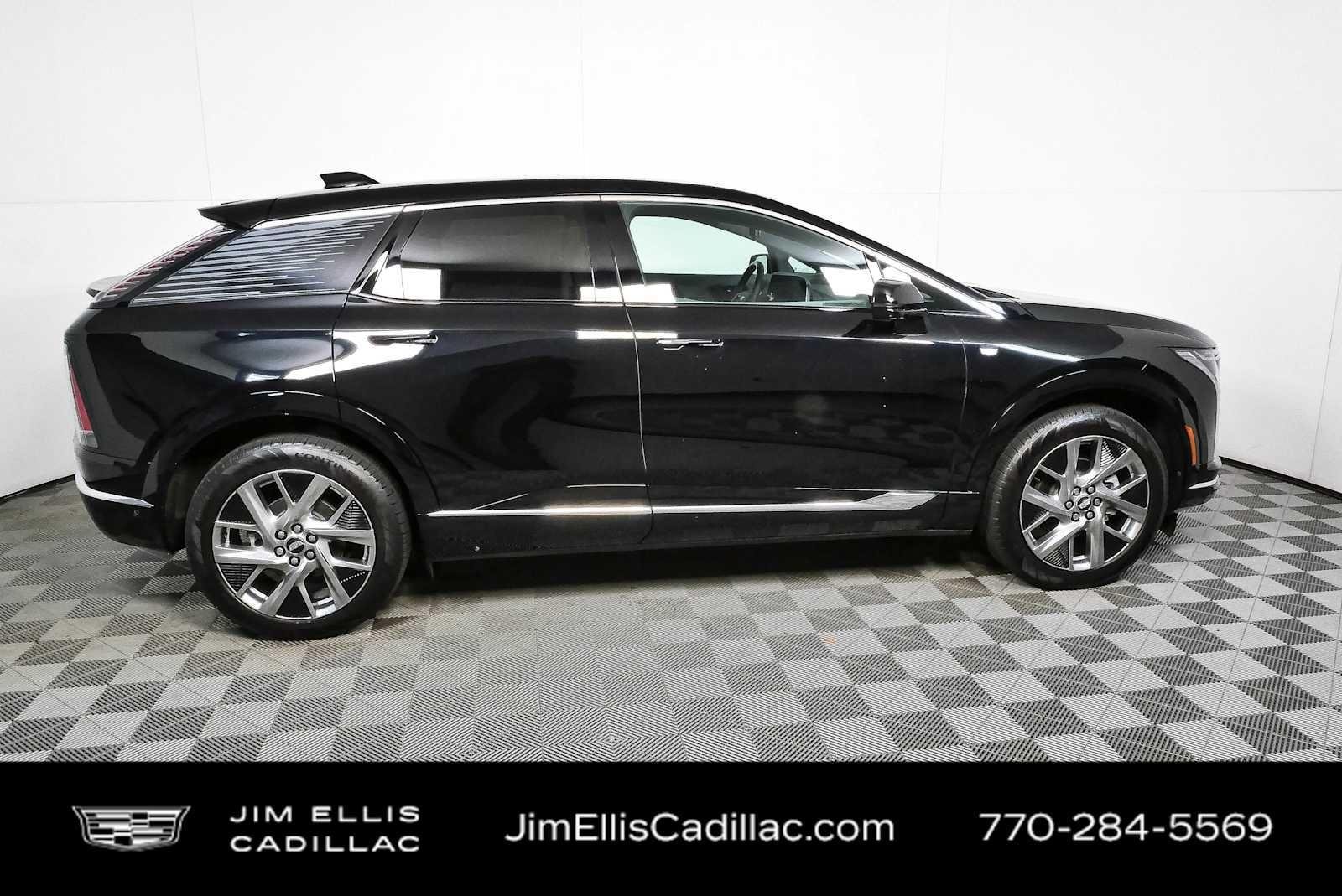 Used 2025 Cadillac Optiq Luxury 1 AWD/4WD image 2
