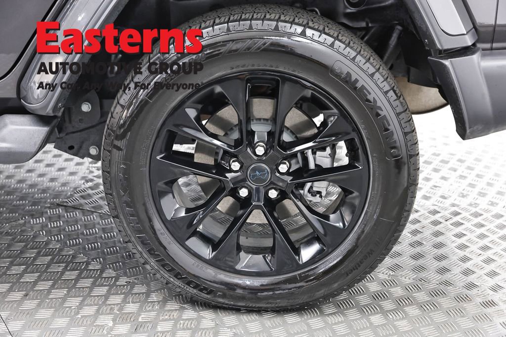 Used 2025 Jeep Wrangler Unlimited Sahara AWD/4WD image 30