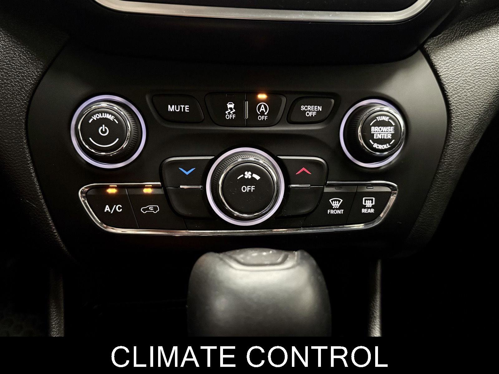 Used 2019 Jeep Cherokee Latitude Plus w/ Cold Weather Group image 21