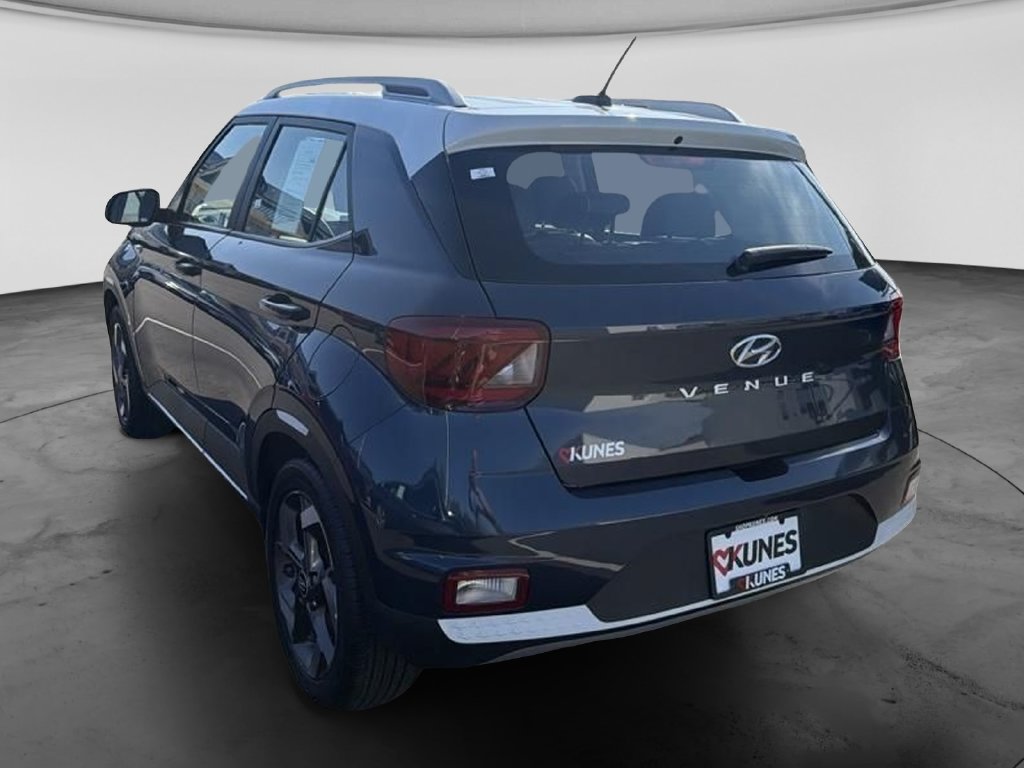 Used 2025 Hyundai Venue Limited FWD image 7