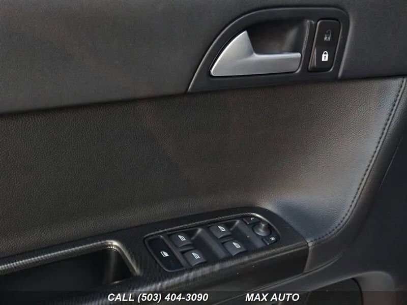 Used 2011 Volvo V50 T5 R-Design image 27