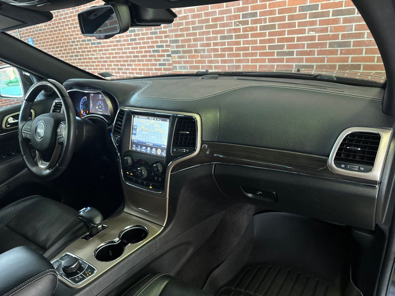 Used 2015 Jeep Grand Cherokee Overland w/ Advanced Technology Group AWD/4WD image 26