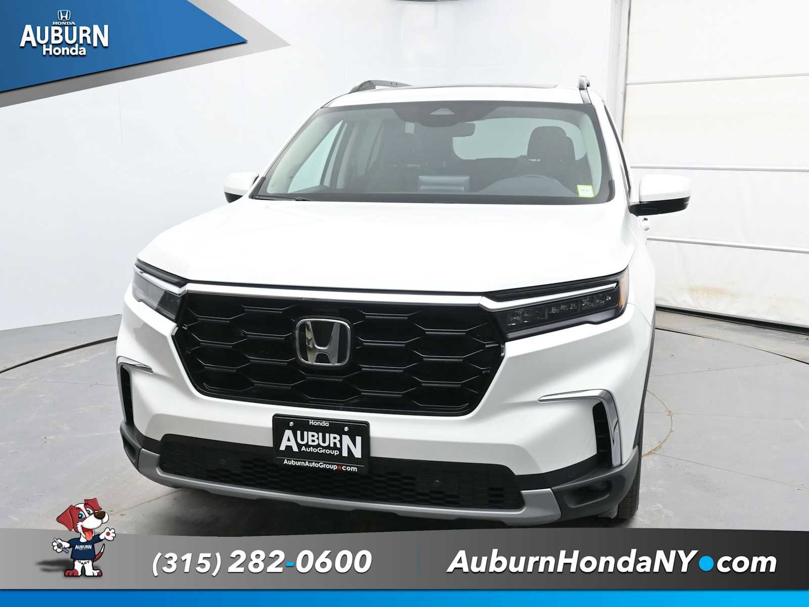 Used 2024 Honda Pilot Touring image 3