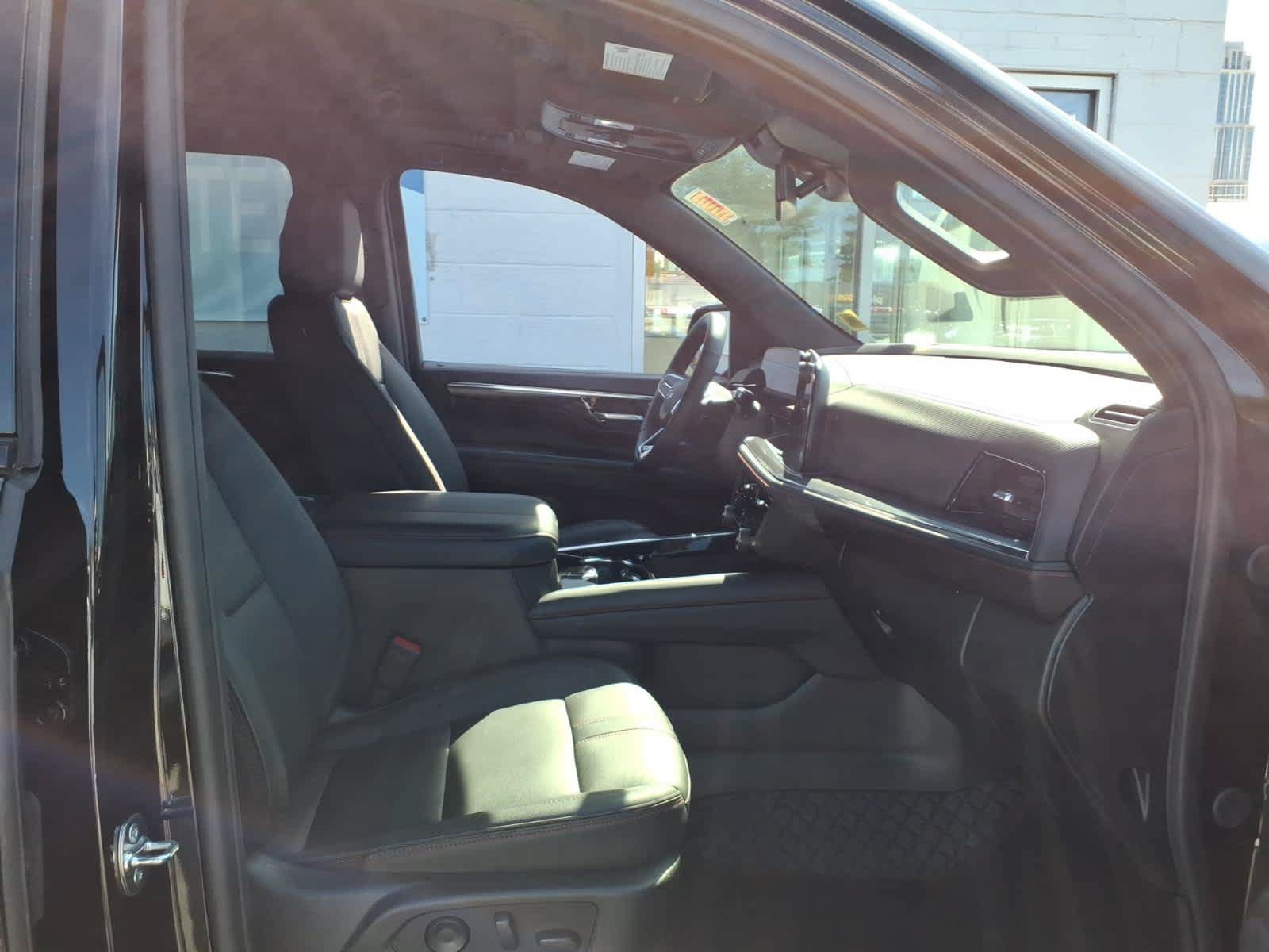 Used 2025 Chevrolet Suburban RST w/ Comfort Package AWD/4WD image 20