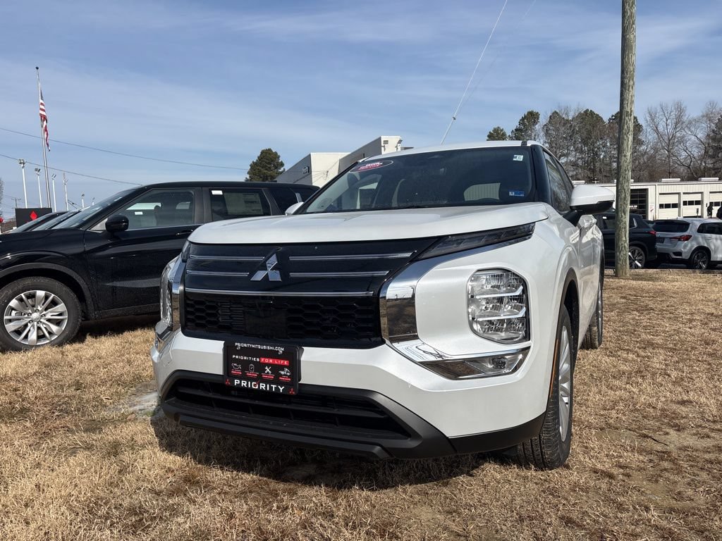 New 2026 Mitsubishi Outlander ES FWD image 2