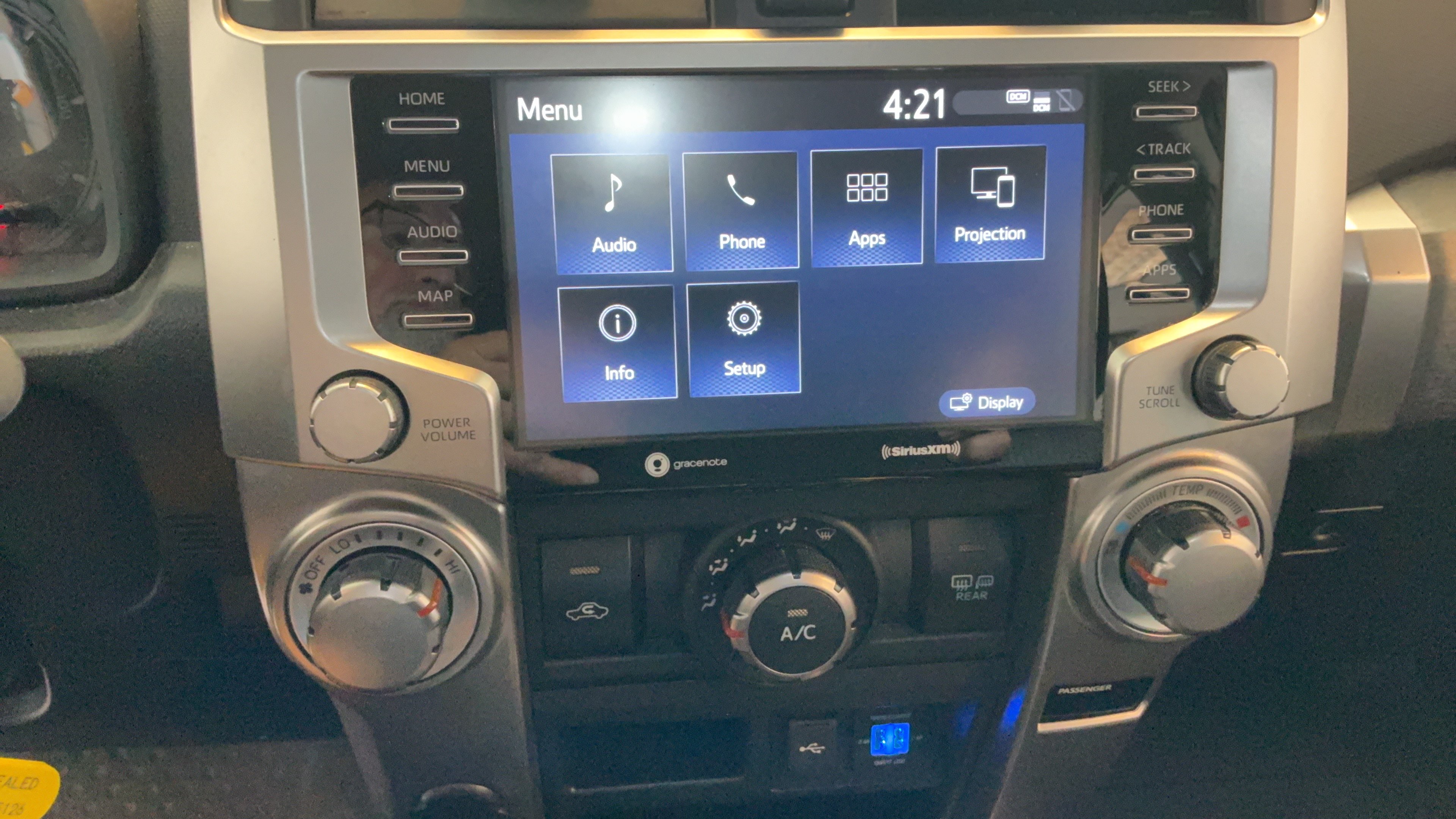 Used 2020 Toyota 4Runner SR5 AWD/4WD image 15
