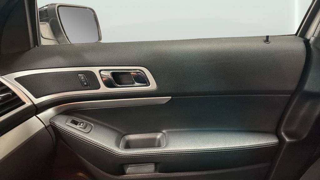 Used 2014 Ford Explorer XLT image 27