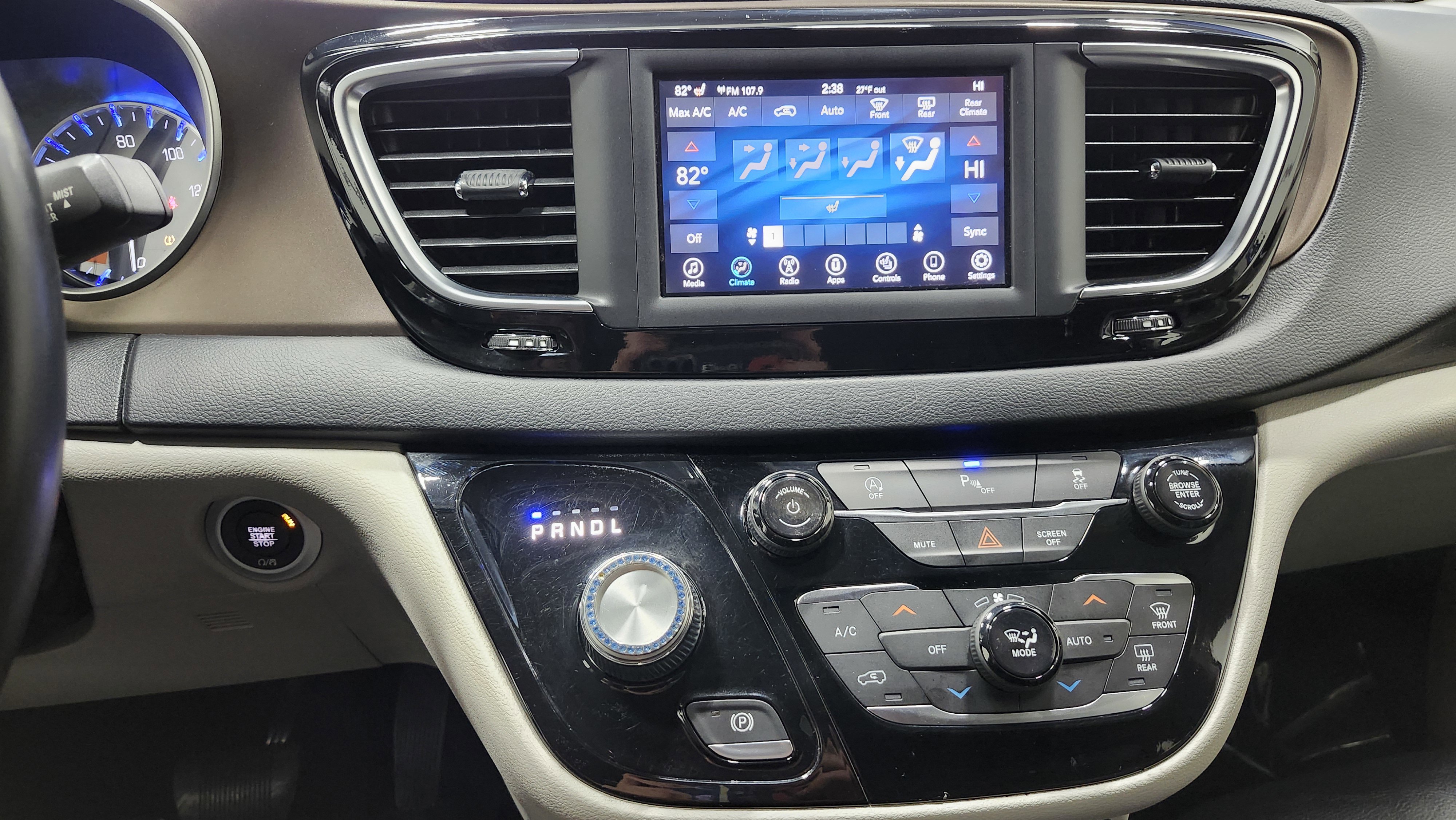 Used 2018 Chrysler Pacifica Touring-L image 27