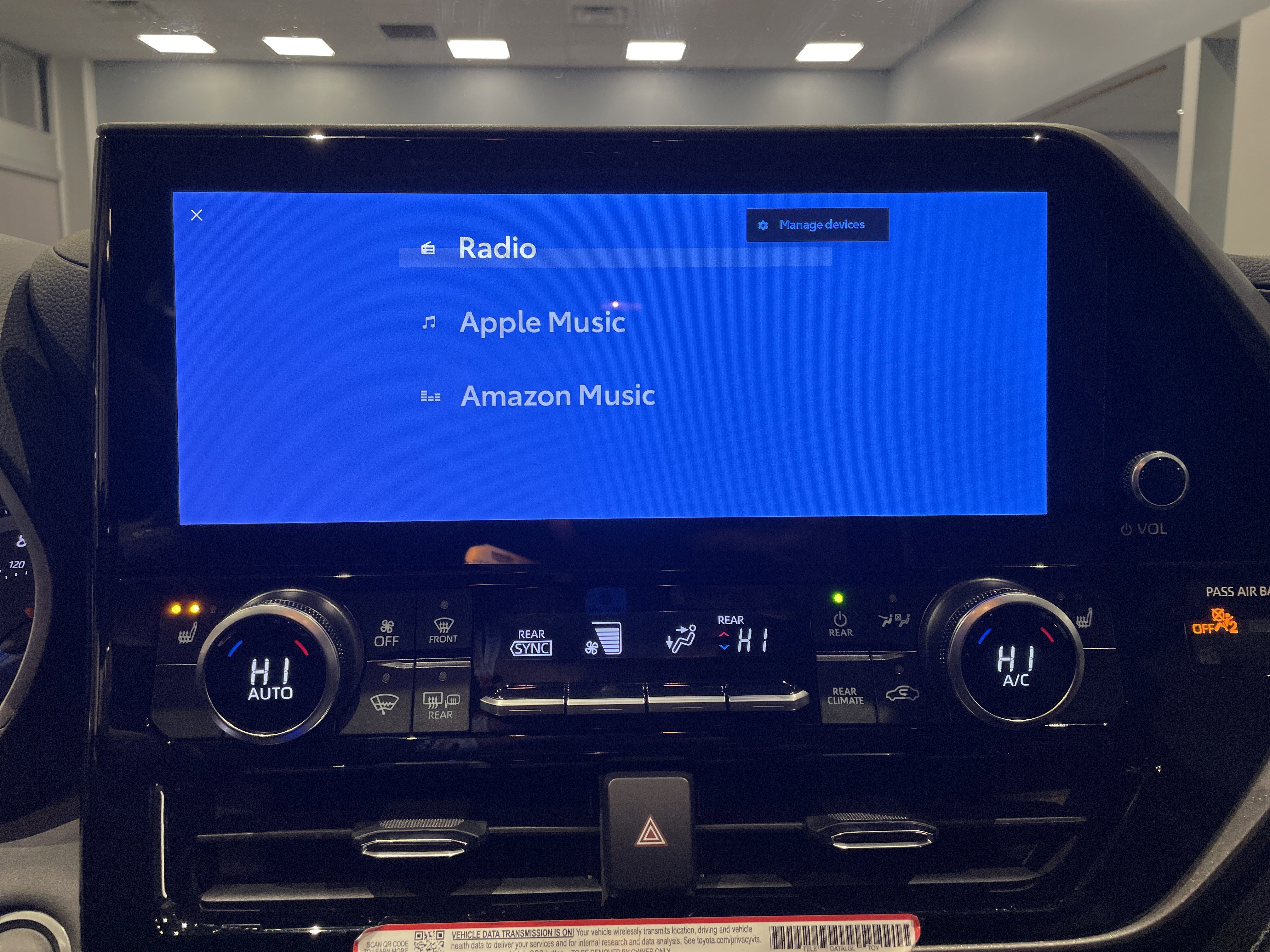 Used 2025 Toyota Highlander XLE image 25