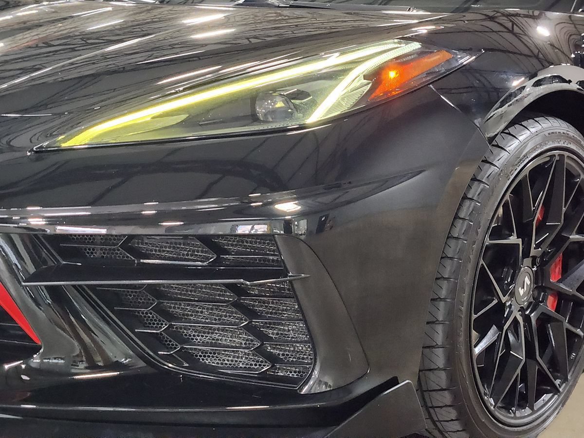 Used 2021 Chevrolet Corvette Stingray Coupe w/ Z51 Performance Package RWD image 14