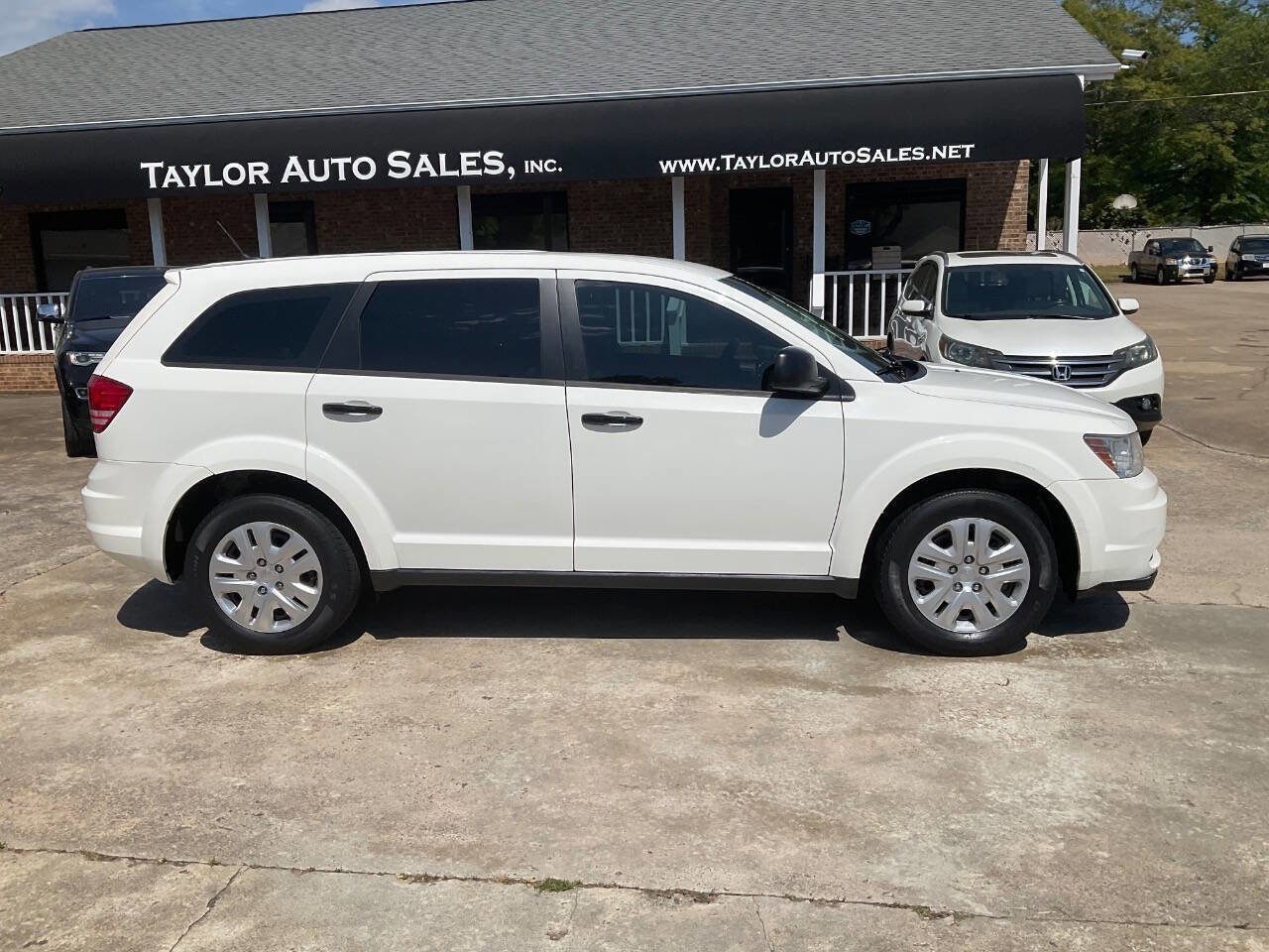 Used 2015 Dodge Journey American Value Package w/ Flexible Seating Group FWD image 2