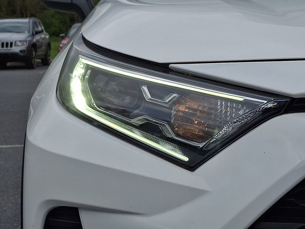 Used 2021 Toyota RAV4 XLE w/ Convenience Package AWD/4WD image 9