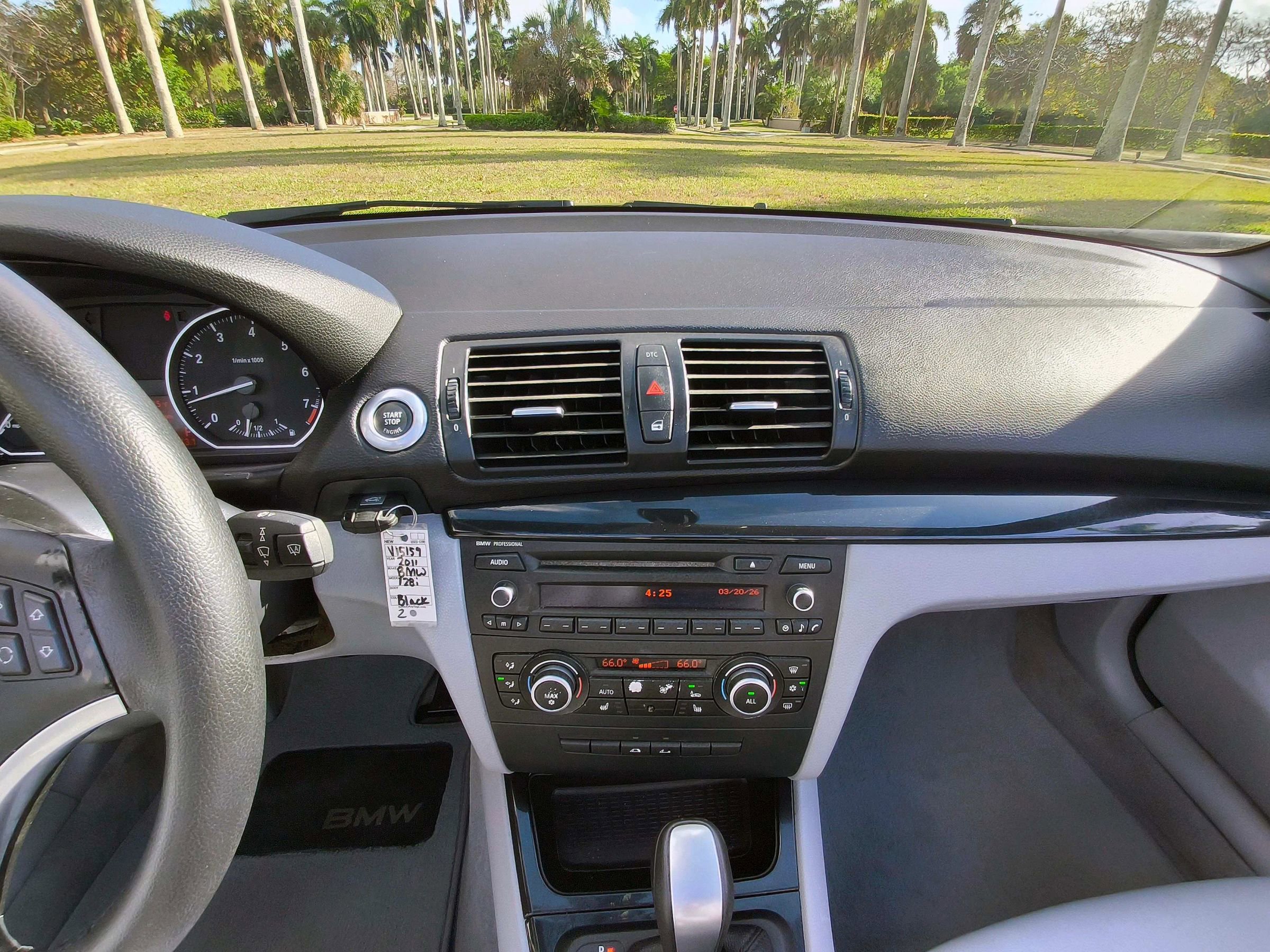 Used 2011 BMW 128i 128i Convertible 2D image 9