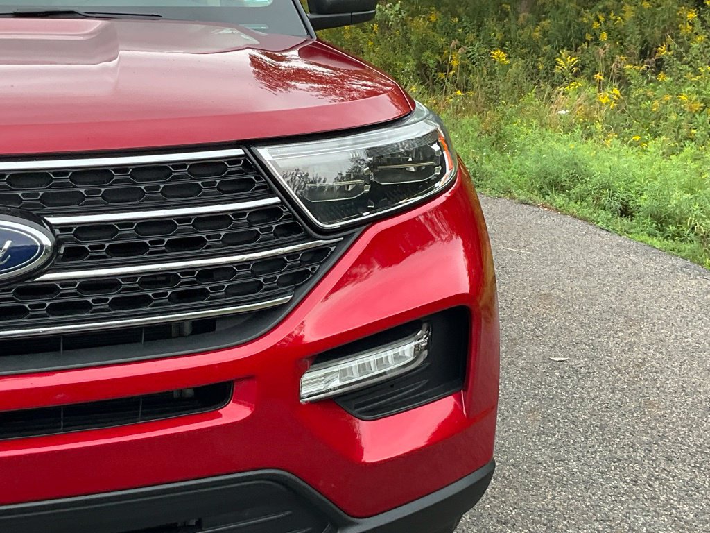 Used 2021 Ford Explorer XLT w/ Equipment Group 202A AWD/4WD image 2