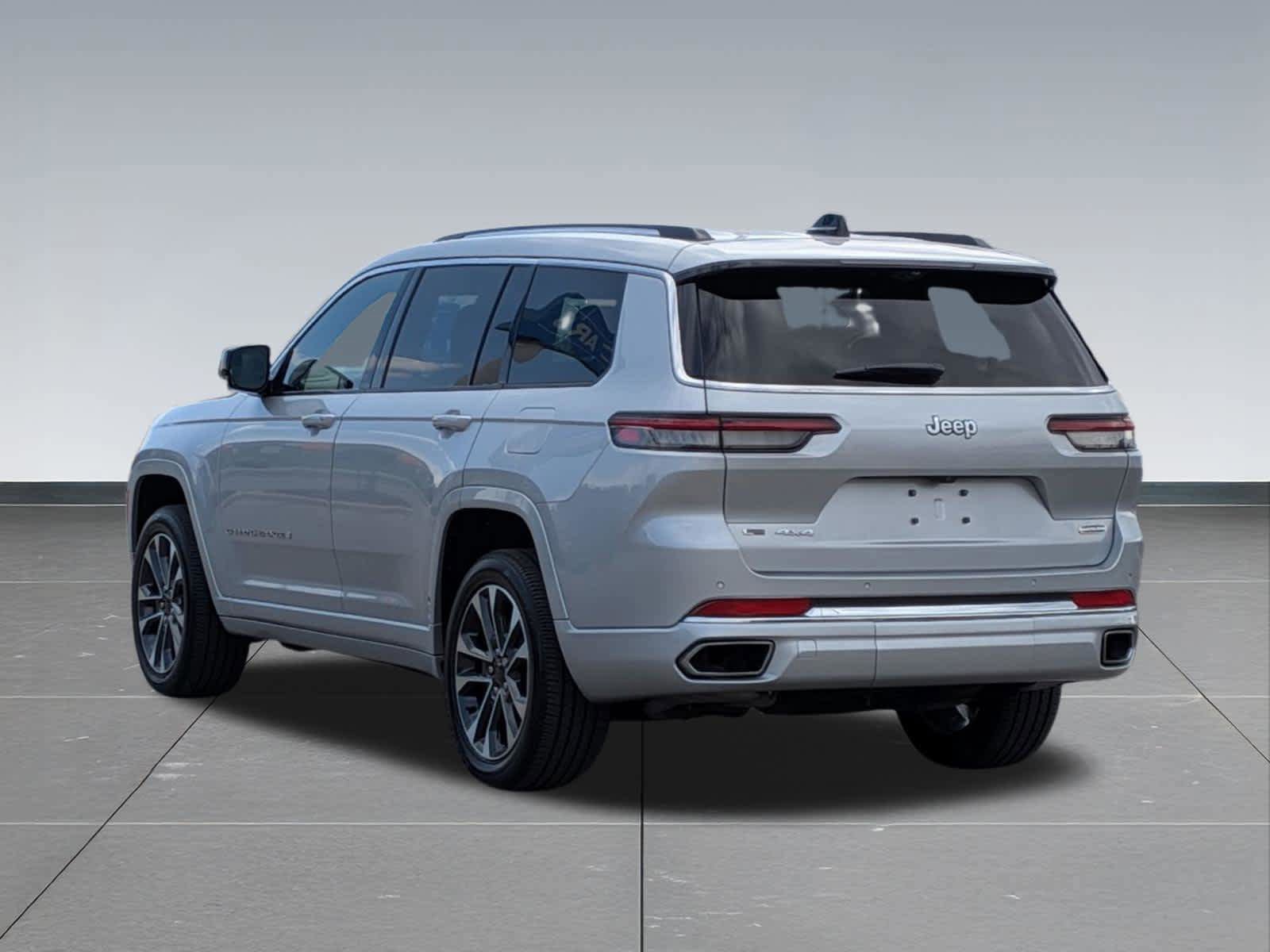 Used 2023 Jeep Grand Cherokee L Overland w/ Advanced Protech Group III AWD/4WD image 5
