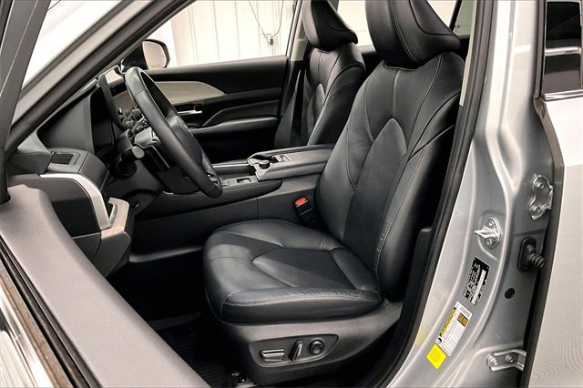 Used 2024 Toyota Grand Highlander Platinum image 21