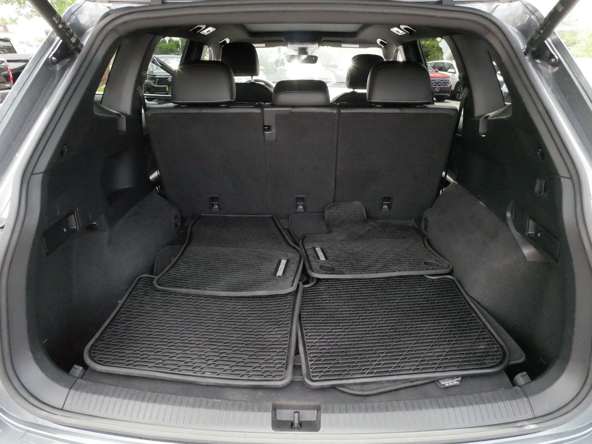 Certified 2022 Volkswagen Tiguan SE R-Line AWD/4WD image 18